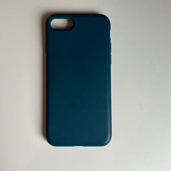 iPhone SE, 6, 6s, and 7 case, 3 cases all in perfect condition free shipping - Picture 6 of 8